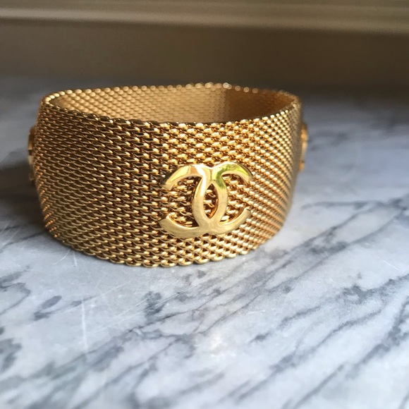 CHANEL, Authentic, CC Logo Bracelet, Vintage 1996 Gold Plated Chanel Bracelet - Picture 7 of 15